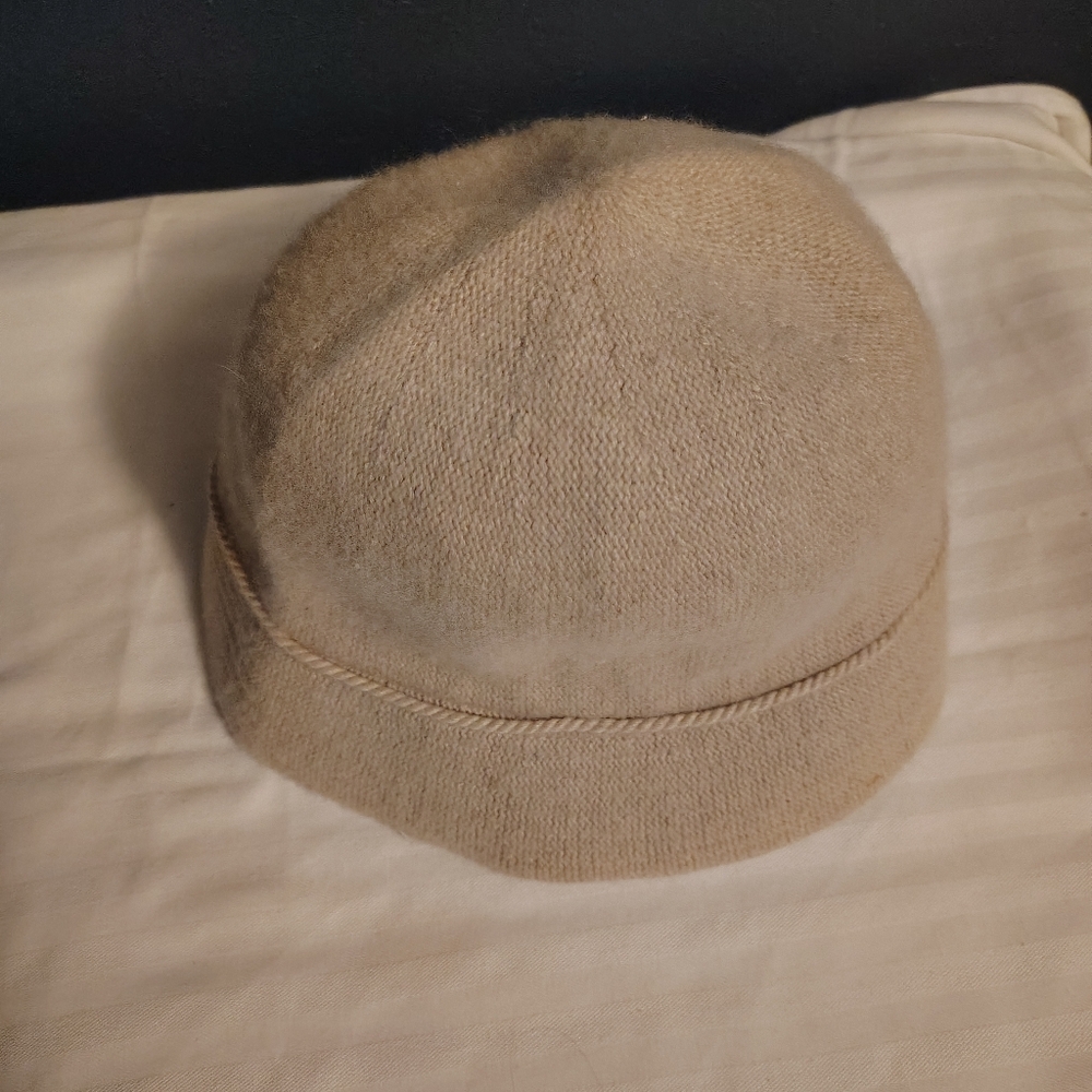 Banana Republic Cream Knit Bucket Hat Size M/L